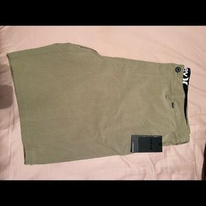 NWT MENS 42 HURLEY SHORTS